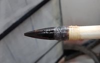 Spitze aufgesetzt aus Wasserbüffelhorn und ebenfalls mit Sehne gewickelt