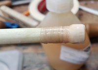 Stiftnocken aus Kornelkirsche, mit Fisch-Kaltleim geklebt und mit Sehne gewickelt. Rückensehnen mit 60 cm sind der Hammer!