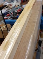 aufgetragenen Kleber mit 100° C geföhnt