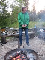 Inge.jpg (683.89 KiB) 2773 mal betrachtet Wir saßen im T-shirt daneben