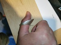 Daumen mit Ring!