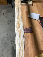 3redoak-ruecken2.jpg (1.67 MiB) 6964 mal betrachtet Rücken leicht angeschliffen, so sind die Wellen sichtbar.