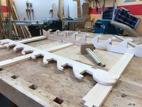 Seitenteile mit Querverstrebungen