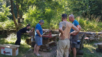 08.JPG (1.83 MiB) 4207 mal betrachtet Ein Geburtstagsgeschenk muss gedrechselt werden. Meister doralf.vom.wald zeigt wie man das macht (Anwesende: Philipp, doralf, fka, fatz)