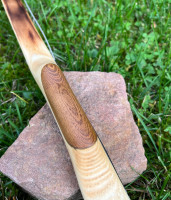 Goldregengriff, der mit der Zeit schön schokobraun wird :) Die Daumenmulde war so gewünscht, der Kunde is König in Fragen des Geschmackes :D