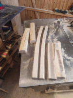 Griffe und Siyahs aus Ulme geschnitten