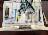 Die vielen Kirschrindenteile habe ich mit Kontaktkleber geklebt