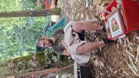 Matthias bei der Arbeit an seinem Gambeson