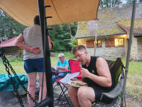 20260716_201114.jpeg (574.75 KiB) 137 mal betrachtet MrCanister beim essen. Das verbrannte Bein konnte seinen Appetit nicht trüben.