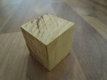 dieser Würfel aus dem Mutterstave mit einer Restfeuchte von 20% wiegt bei einer Seitenlänge von 3x3x3cm 16 Gramm, das wären dann unter 0,6 Dichte...wenn ich mich nicht irre