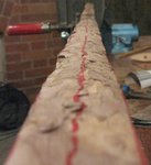 gezwungengedrückt.jpg (126.66 KiB) 5423 mal betrachtet Hier ist der Rohling auf Linie. Ich drücke das vordere Spleissbillet mit der Hand etwas nach links...