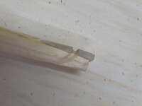 Grob in Form gebracht (Feile, Schnitzmesser, Kettensägenfeile
